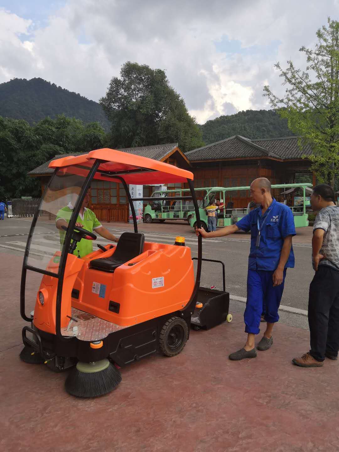 广西大型驾驶式扫地机直销