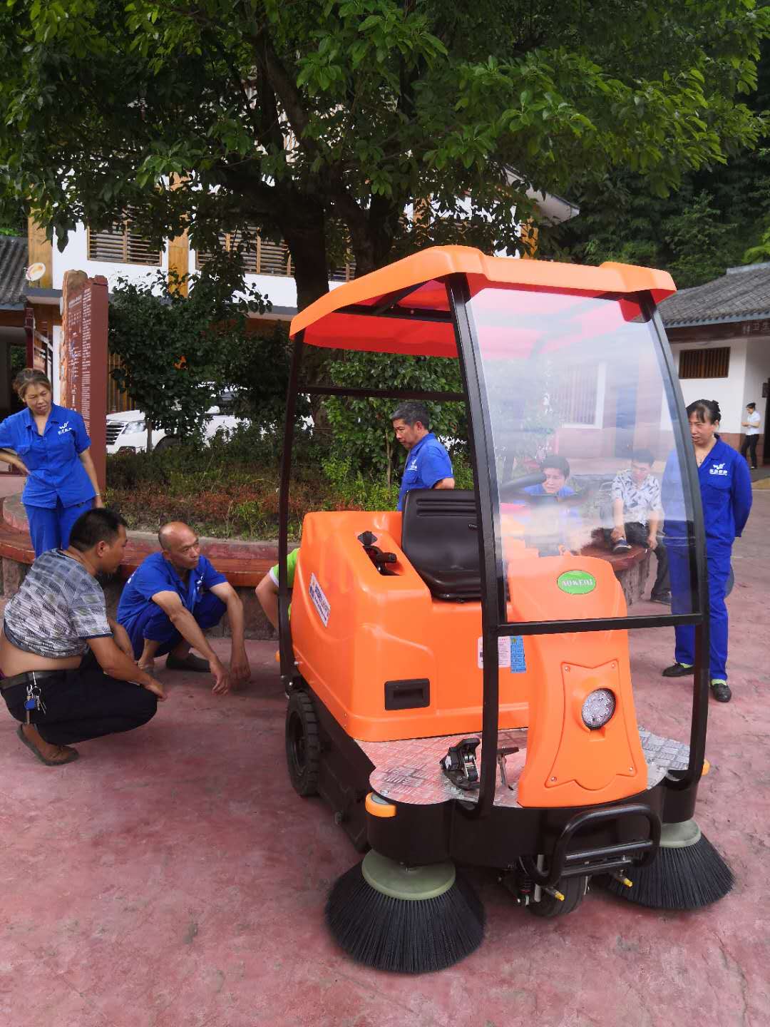 广西大型驾驶式扫地机直销