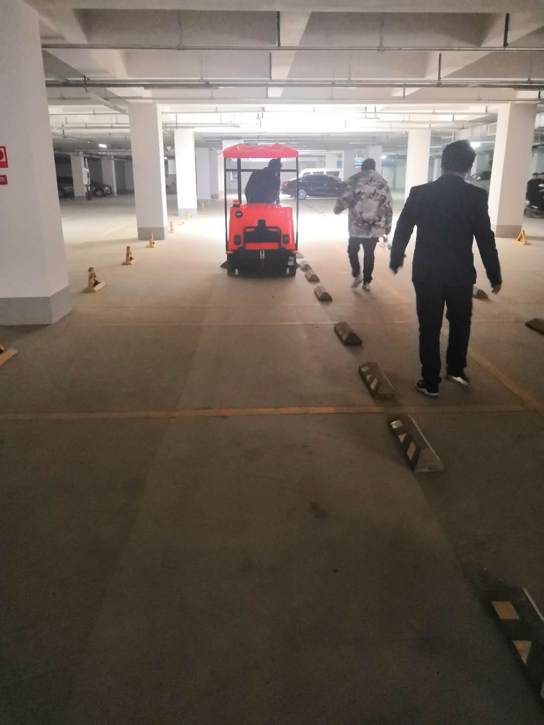 广西驾驶式电动扫地机直销
